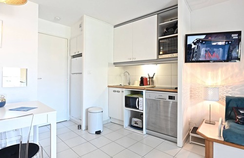 Cap Esterel Apartment | Le Belvédère (R8 240) by Interhome