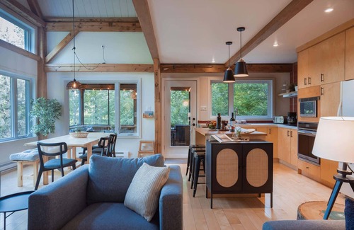 Mauricie House | Le Bon Vingt - Nature, River & Tranquility
