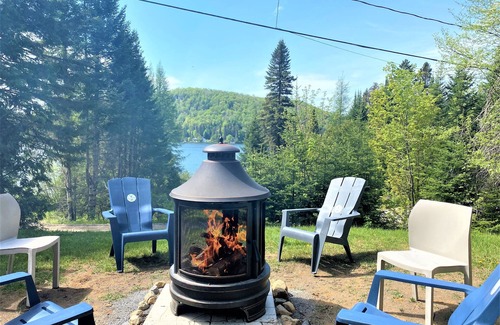 Sainte-Lucie-des-Laurentides Cabin | Le2140, Chalet rustique avec plage au Lac Sarrazin