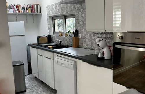Le Cannet House | Le cabanon du Cannet.charming, fully-equipped two-room apartment close to amenities.