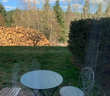 Le Chambon-sur-Lignon Apartment | Le Café Crème jardin parking