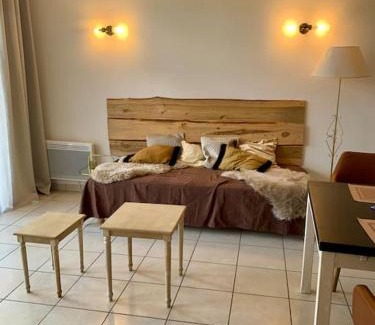 Le Chambon-sur-Lignon Apartment | Le Café Crème jardin parking