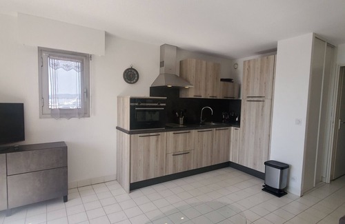 Frejus Port Apartment | LE CAPITOLE Studio 27m2 air-conditioned sea view with balcony and secure private parking 30M walk from the beach and Port Fréjus