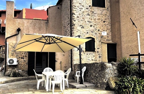 Finale Ligure Cottage | Le Case Del Sole, Rustico 60sqm sea view and private garden, 2.5km from the sea