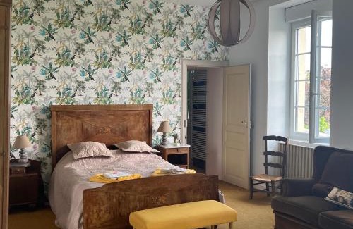 Saint-Julien-Gaulene House | Le château des Escargots