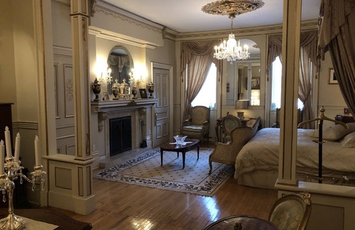 Saint-Jean-Baptiste Bed & Breakfast | Le Château du Faubourg B&B