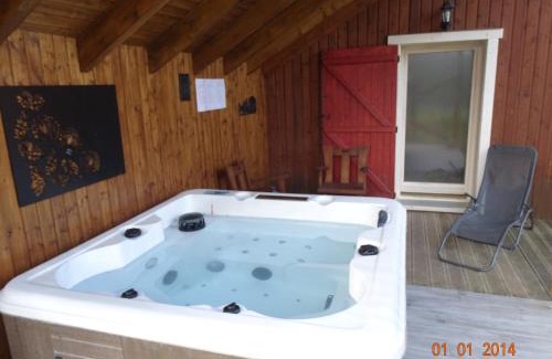 Bouxwiller Ski Chalet | Le Chalet au vieux vignoble avec espace Sauna et Jacuzzi
