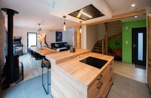 Xonrupt-Longemer Ski Chalet | Le Chalet de Maéva Jacuzzi and terrace