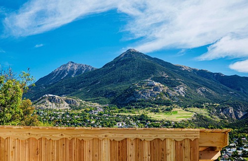 Puy-Saint-Pierre Ski Chalet | Le Chalet des Sommets Entièrement Rénové Avec vue Imprenable sur les Montagnes