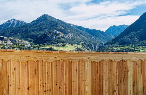Puy-Saint-Pierre Ski Chalet | Le Chalet des Sommets Entièrement Rénové Avec vue Imprenable sur les Montagnes