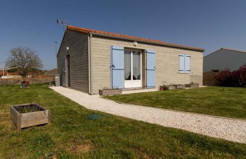 Saint-Hilaire-la-Foret House | le chalet vendéen