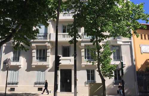 Couronne Urbaine Apartment | Le Charme du "tout à Pied" , Jardin Partagé, Wifi et Parking Gratuit