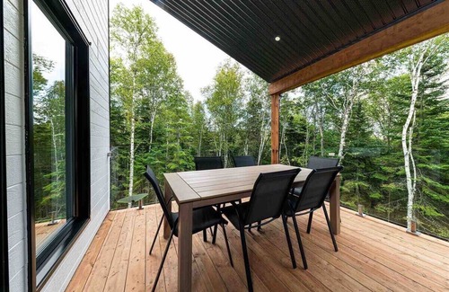 Les Eboulements House | Le Chic Repère 127 – Nature, Style & Privacy