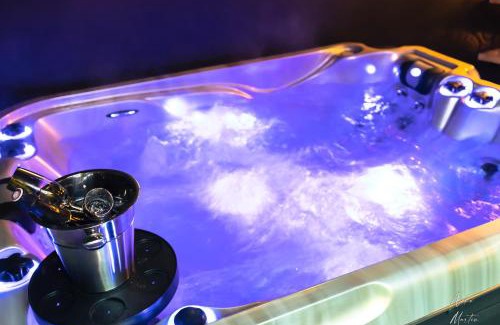 Ciney Apartment | Le Clos du Rempart Suite & Jacuzzi