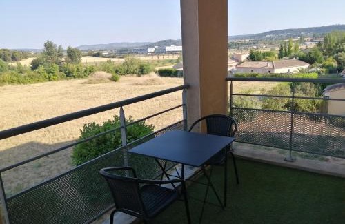 Carcassonne Apartment | Le cocon de Marie,piscine, balcon, parking gratuit, baignoire