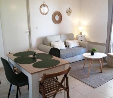 Carcassonne Apartment | Le cocon de Marie,piscine, balcon, parking gratuit, baignoire