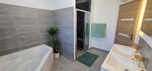 Martigues House | Le cocon des bois
