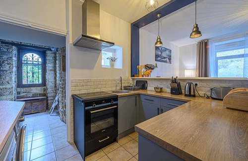 Auray Apartment | Le Coeur d'Auray - Magnifique Appartement avec parking privé!