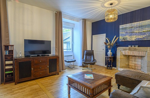 Auray Apartment | Le Coeur d'Auray - Magnifique Appartement avec parking privé!