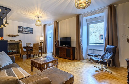 Auray Apartment | Le Coeur d'Auray - Magnifique Appartement avec parking privé!