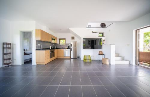 Kram Villa | Le Corbusier Style Villa In Green Neighbourhood with Pool