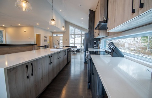 Sainte-Beatrix Ski Chalet | Le Distingué, waterfront
