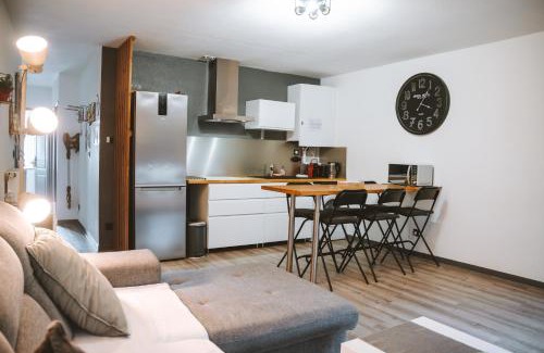 Tournon-sur-Rhone Apartment | Le DrômArdèchois - Gîte meublé 6 personnes Tournon sur Rhône - ÉCOLODGÎTE
