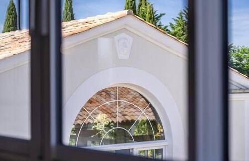 Aubussargues House | Le Duché - Maison de Charme à Aubussargues Avec Piscine Couverte et Chauffée