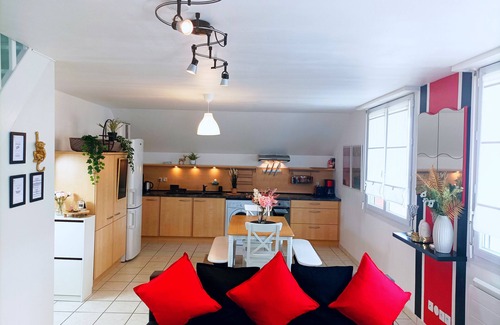 Fleury-les-Aubrais Apartment | Le Duplex Décontracté - A la Conciergerie Au Cœur D'orléans
