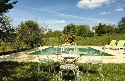 Saint-Amand-de-Coly House | Le Figuier is a holiday home in the Dordogne with a private swimming pool