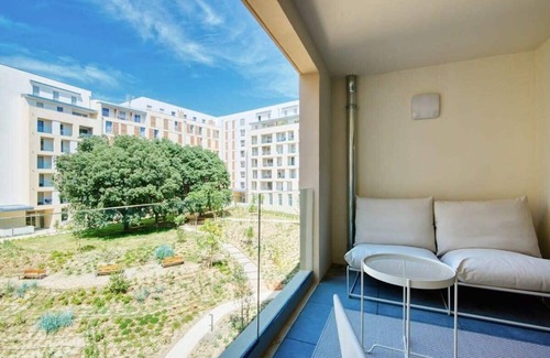 Couronne Urbaine Apartment | Le Fonction, furnished 4*, boxed parking