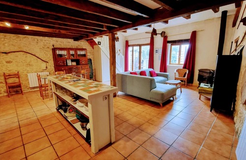 Saint-Just-Luzac House | Le Four a Pain 2 bedroom gite