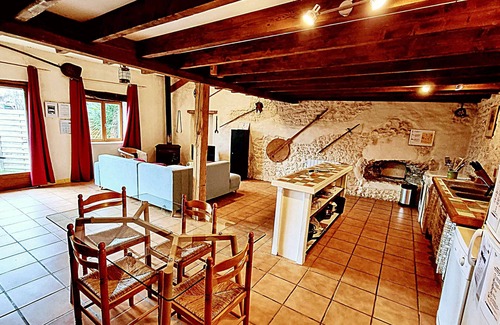 Saint-Just-Luzac House | Le Four a Pain 2 bedroom gite