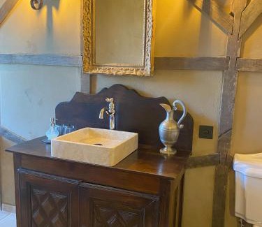Saint-Etienne-Vallee-Francaise Bed & Breakfast | Le Château de Cambiaire