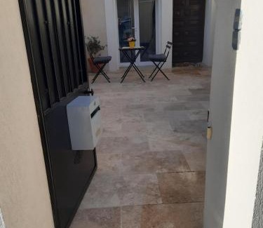 Eyguieres Apartment | Le gîte d'églantine
