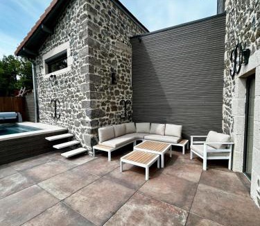 Coubon House | Le gîte de la Bonne Amie