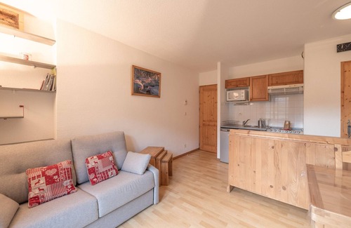 Samoens Apartment | 'Le Grand Tetras A3' Apartment with Mountain View, Shared Pool and Wi-Fi