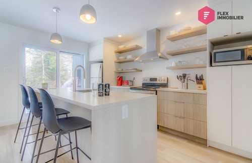Pont-Rouge Cottage | Le Harfang de Portneuf/Firepit Fireplace SPA Pool Sauna Billiards Trails
