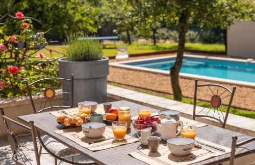 Croagnes House | Le JARDIN DES DELIS gite NEUF avec piscine bio UV