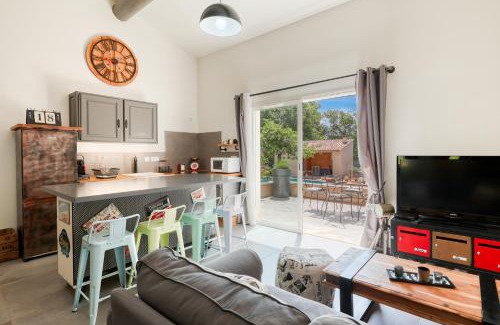 Croagnes House | Le JARDIN DES DELIS gite NEUF avec piscine bio UV