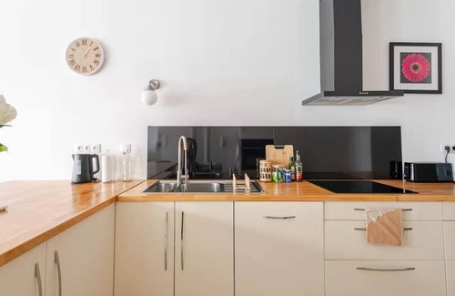 Old Town Apartment | LE JFK, a contemporary twist on the old