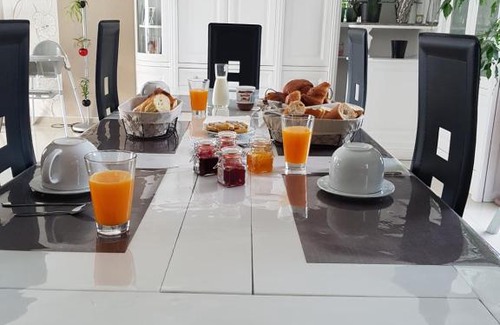 Les Magnils-Reigniers Bed & Breakfast | Le logis du marais