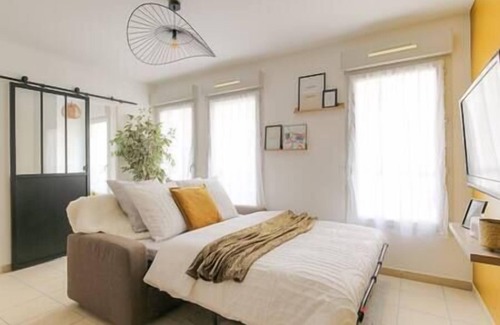 Grand Clement Apartment | LE Louis DOR -accès Facile Gare/eurexpo/aéoroport