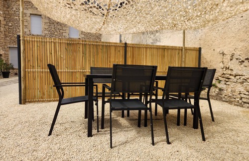 Doue-la-Fontaine Apartment | Le Lumineux 3-Star Gîte for 6 in Doué-la-Fontaine – Near Bioparc Zoo & Vineyards