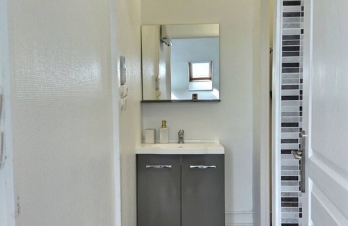 Evreux Apartment | Le Lumineux Studio 6 Face Gare Wifi Gratuit et à Deux pas du Centre Ville !