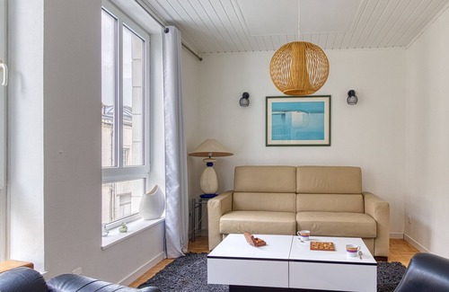 Gare Apartment | Le Majestin - Appt 6p, Calais centre