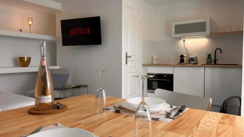 Le Creusot Apartment | Le Majestueux Calme Central Chic