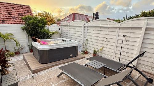 Sainte-Anne Apartment | Le Maracuja - Jacuzzi privé à 2 min de la plage