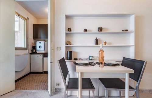 Riou - Petit Juas - Av de Grasse Apartment | Le Mercure by Interhome