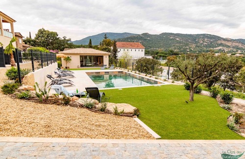 Preconil Apartment | Le Mimosa apartment with private terrace on garden level, a stone's throw from the village.